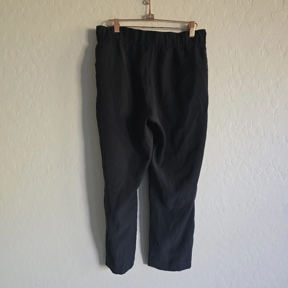 Lululemon On the‎ Fly Crop Pants 23